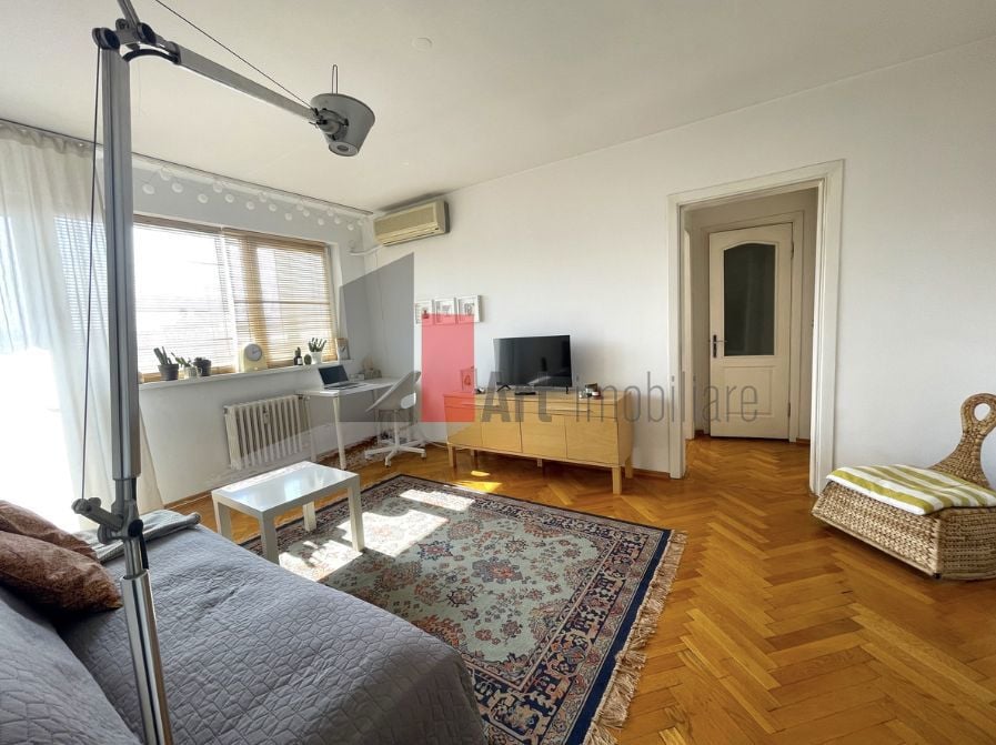 APARTAMENT DE 2 CAMERE  - PIATA VICTORIEI.