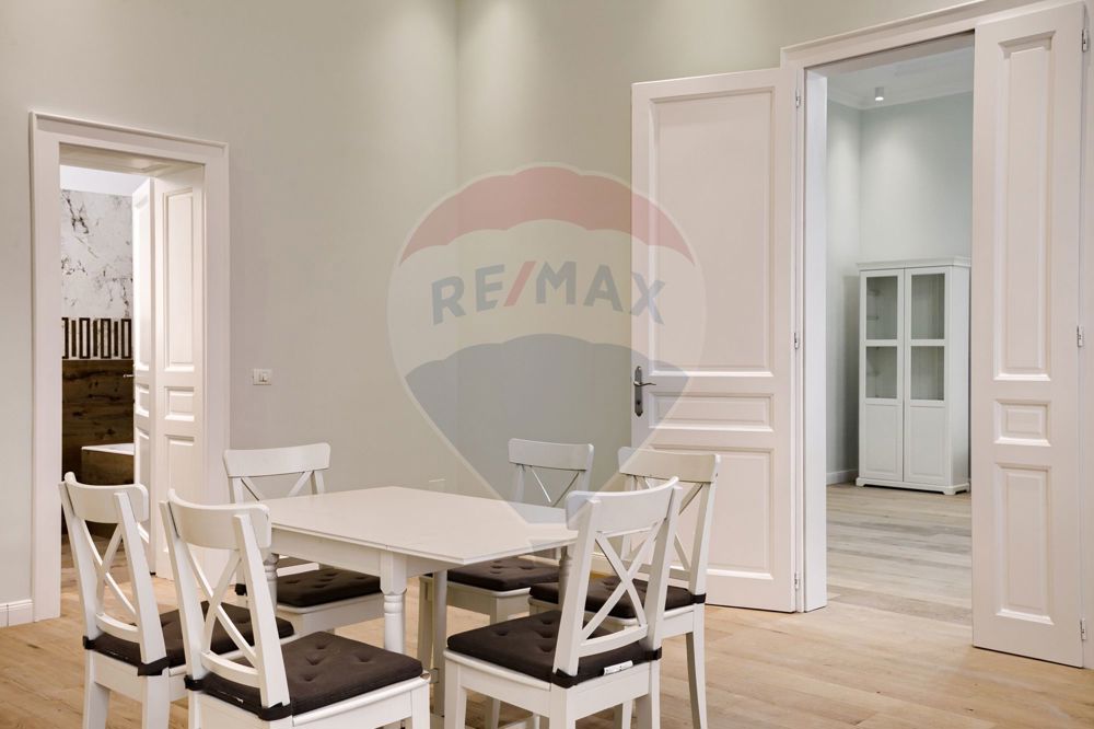 Apartament elegant într-o clădire istorică – Piața Mică, Arad