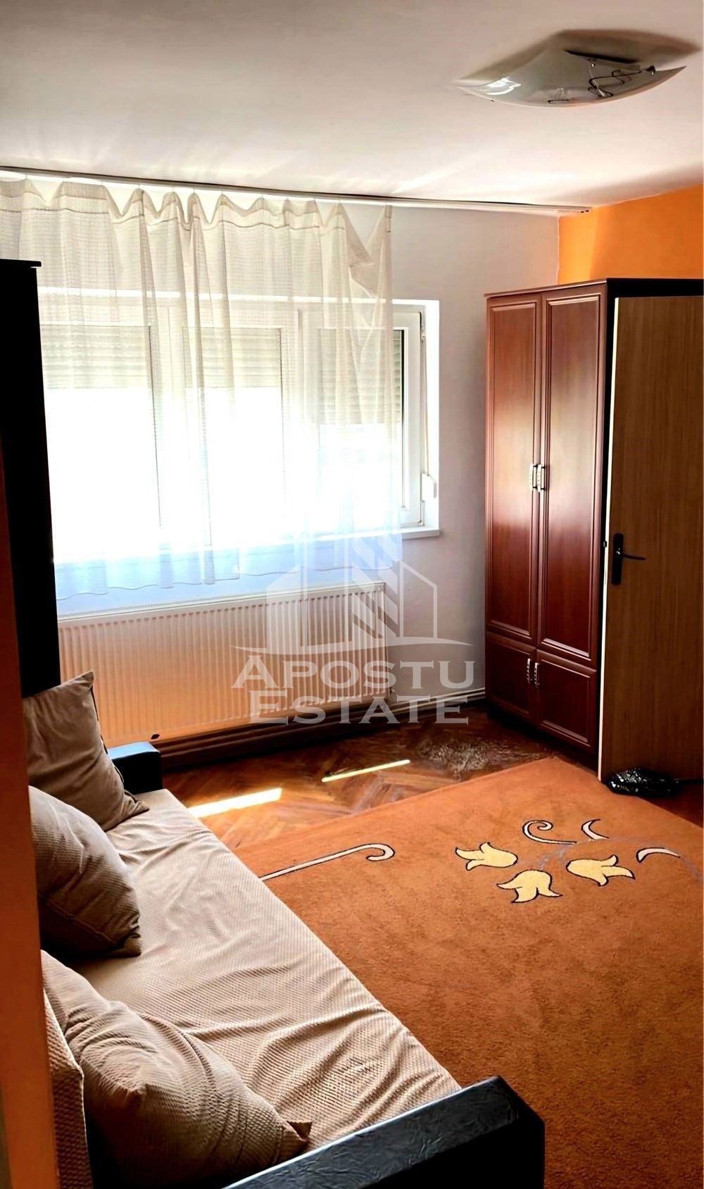 Apartament cu 2 camere ,centrala proprie,etaj intermediar,  Soarelui