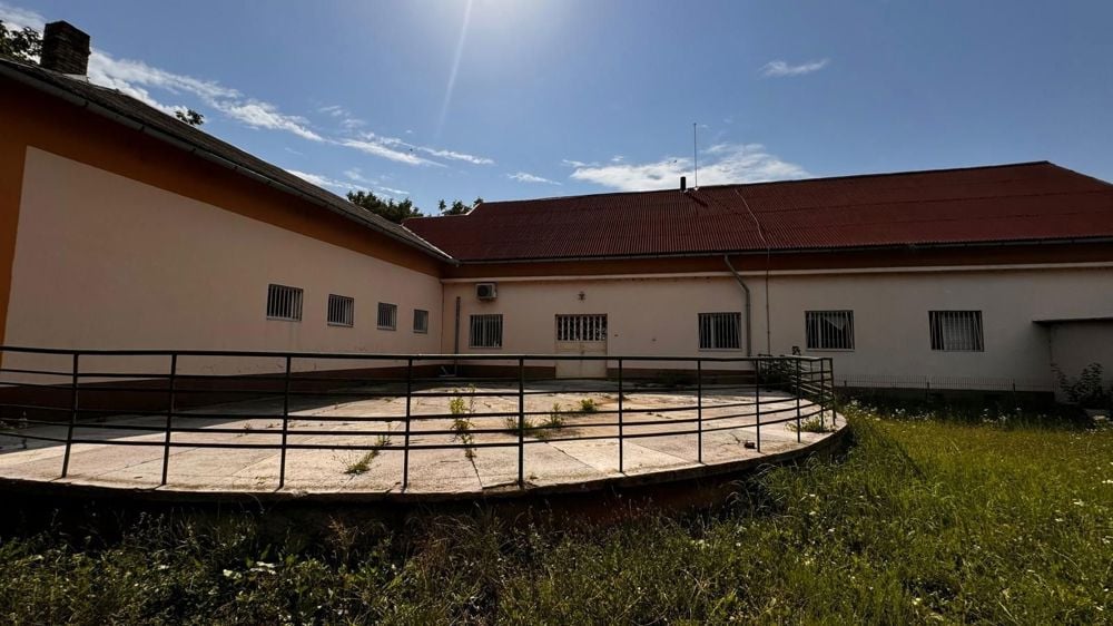 Complex de clădiri administrative – Livada, 295.000 E. Comision 0.