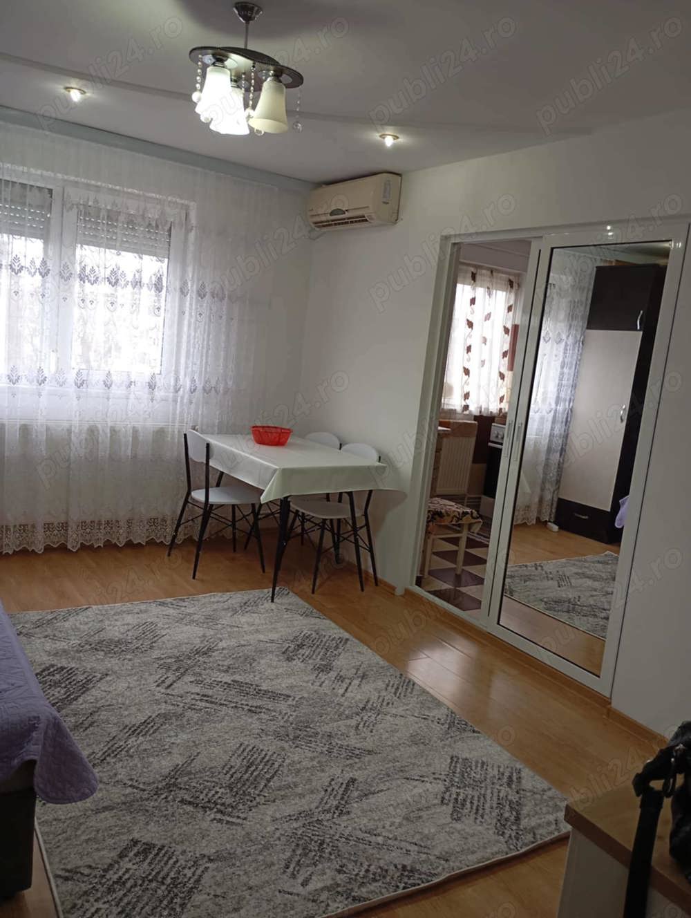 Ofer spre închiriere apartament o camera