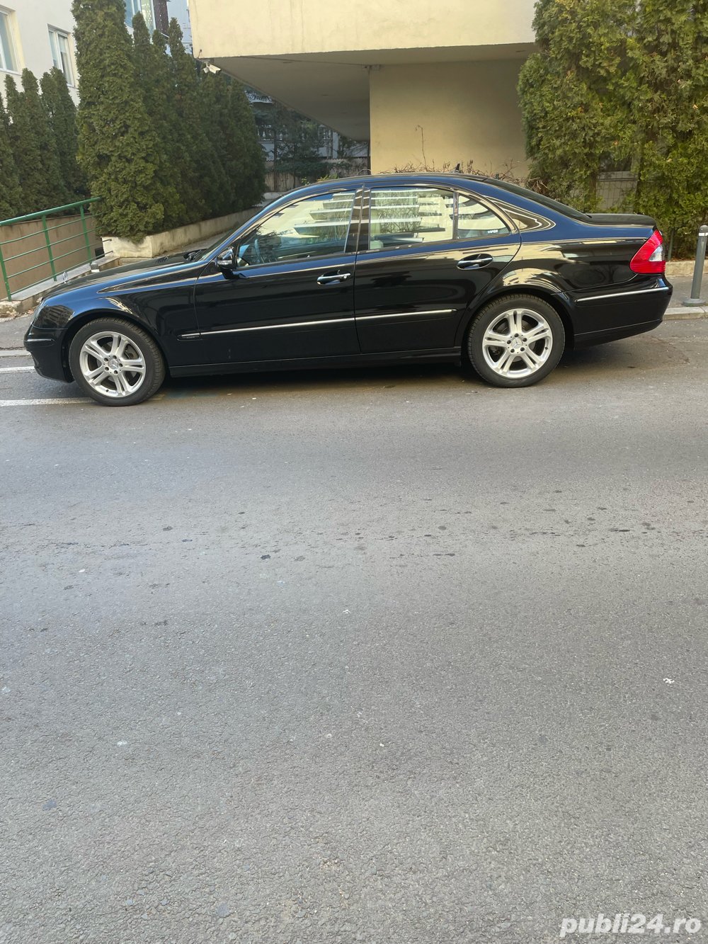 De vanzare mercedes E klasse,50000km, primul propietar,an2007, benzina