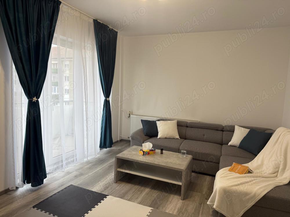 Vand apartament spatios cu 3 camere