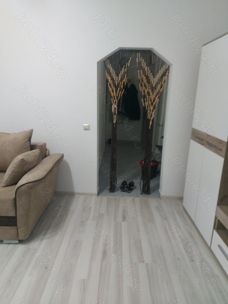 Închiriez apartament