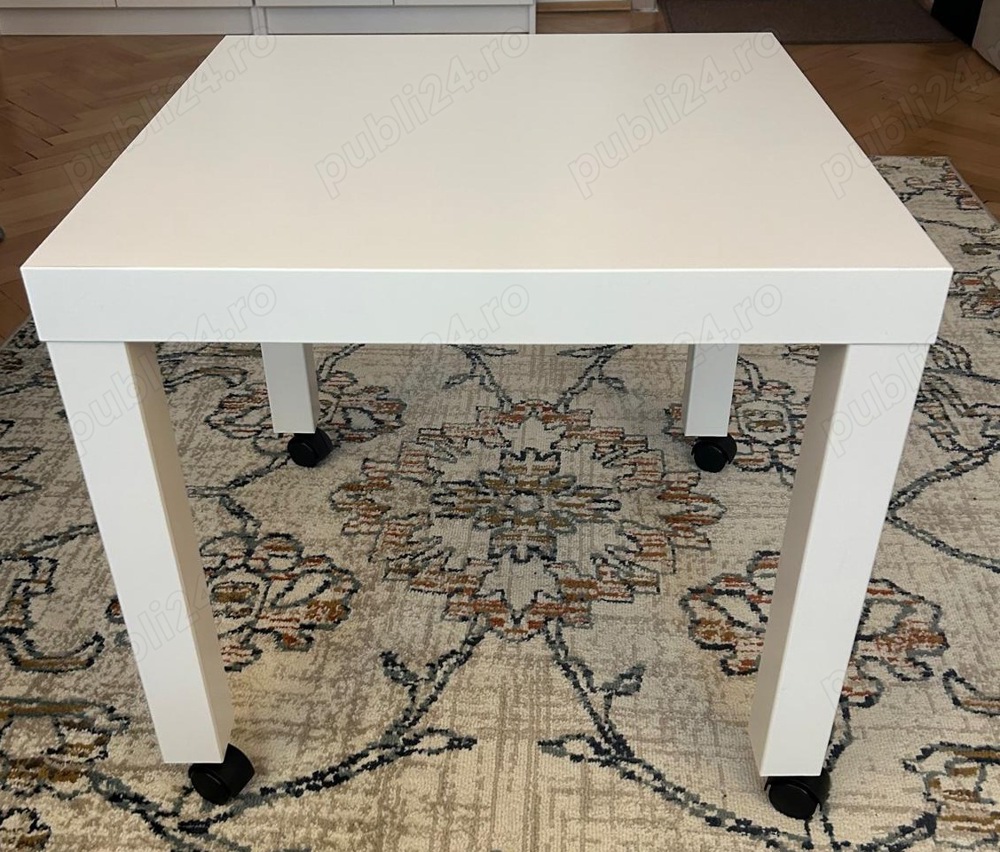 Vand masuta alba cu roti in stare perfecta