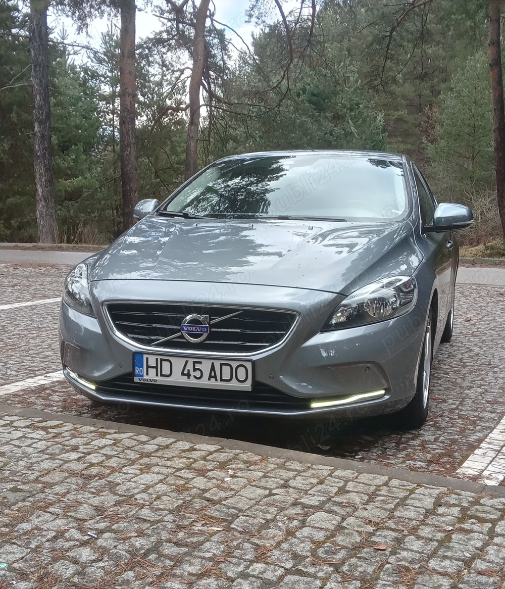 Vând Volvo V 40