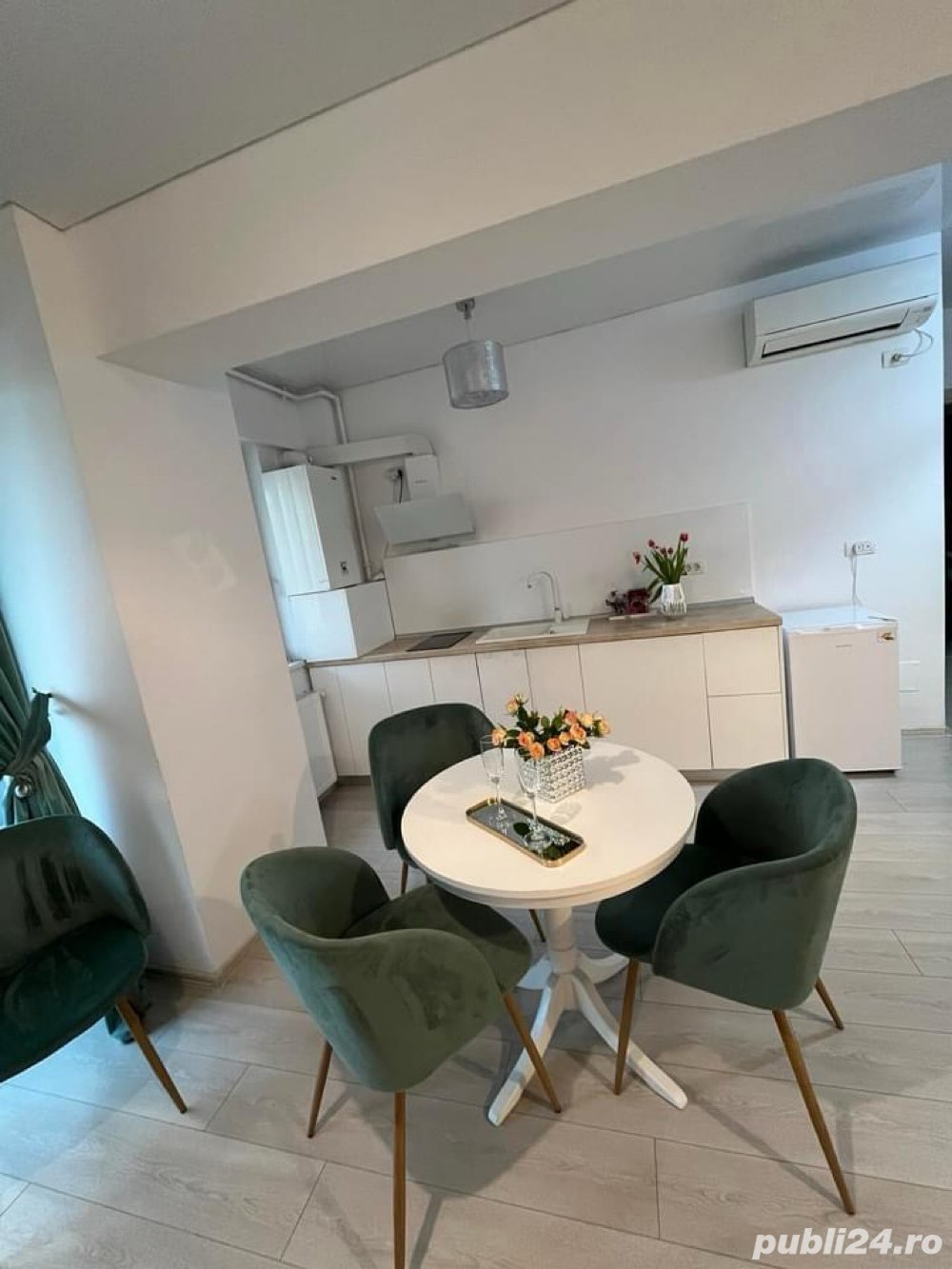 Vând apartamen 2 camere mobilat lux