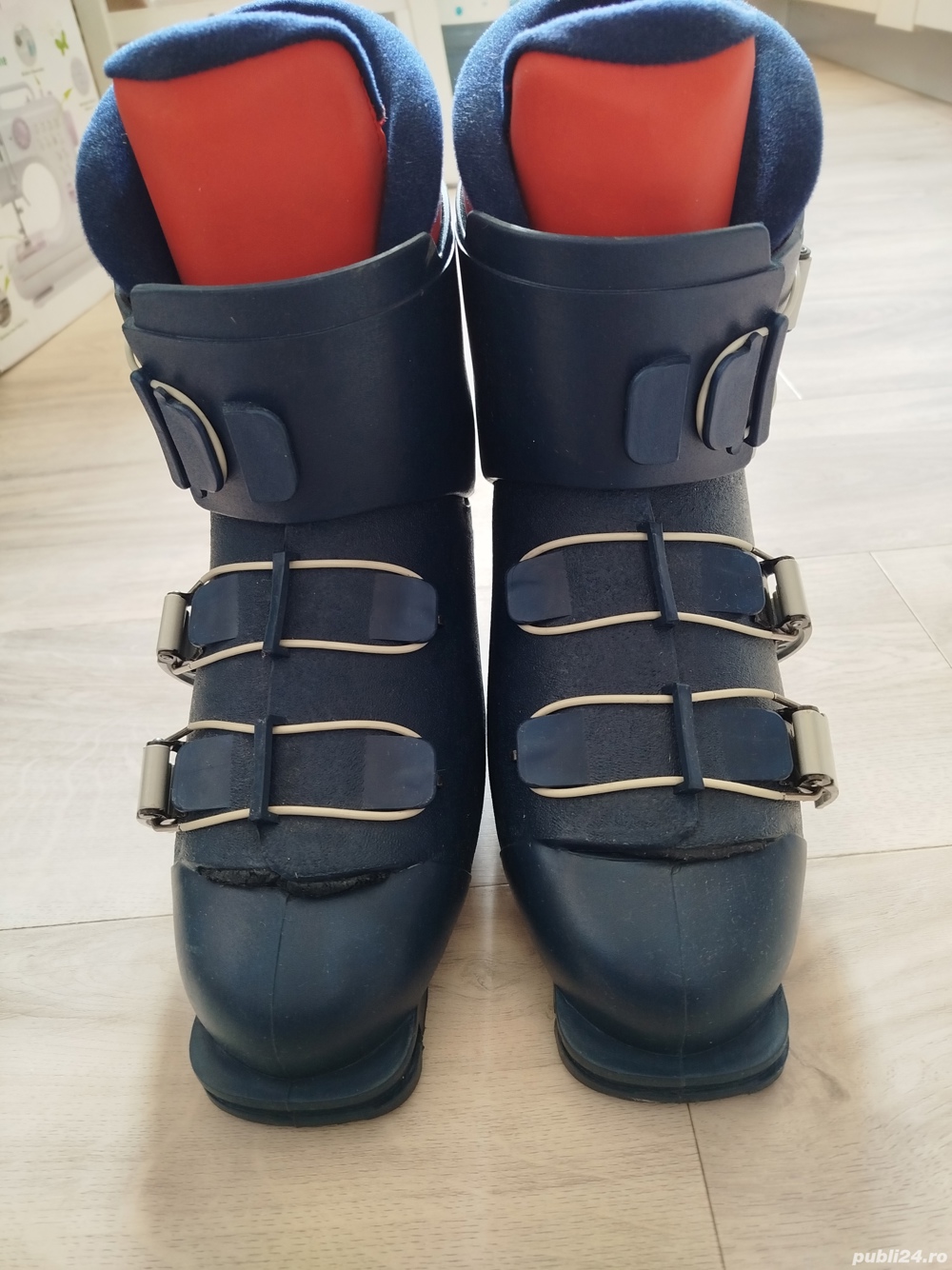 Vând clăpari ski noi