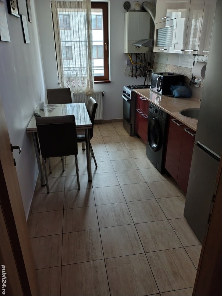 caut coleg apartament