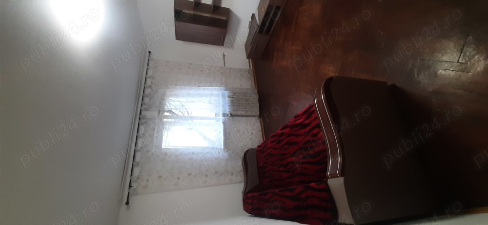 Închiriez apartament