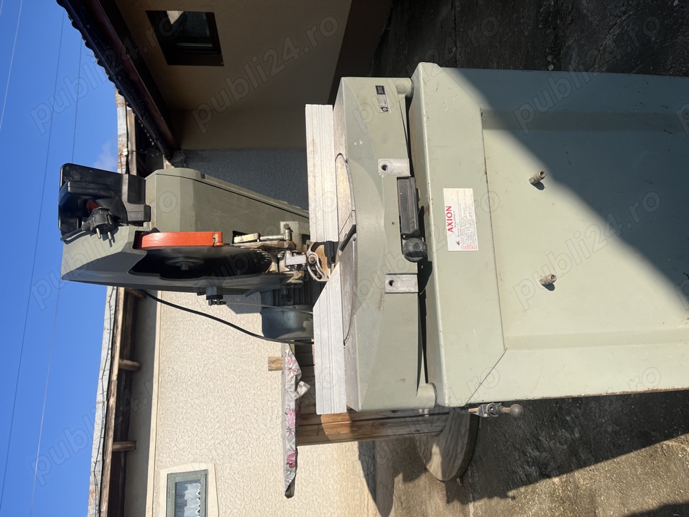 Vând mașină debitat Axion