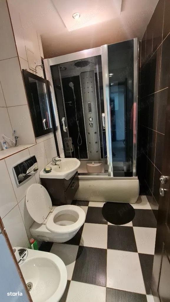 Vând cu 1000 lei (vas wc+capac+rezervor încastrat, bideu+baterie, lavoar +baterie+masca si oglinda).