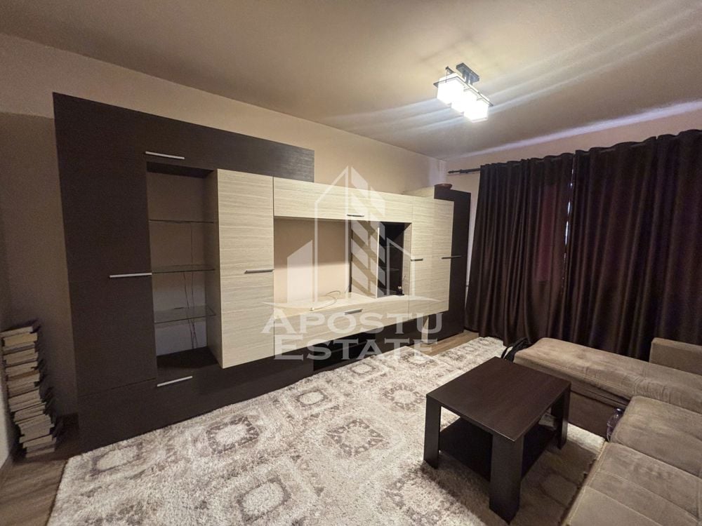 Apartament cu 3 camere, decomandat, etaj intermediar, zona Sagului