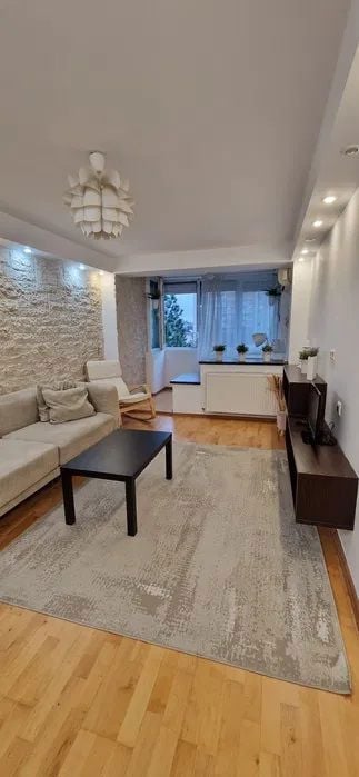 Tudor - Vanzare apartament 3 camere - Str. Brasovului