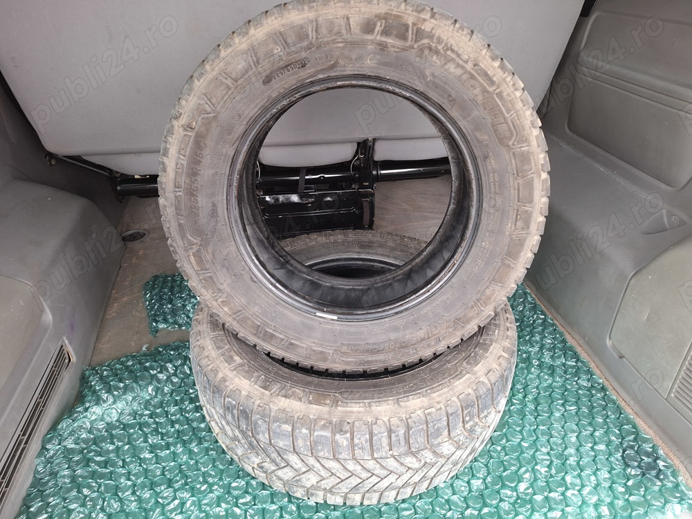 2 Anvelope  225. 65. R16. C. Bacau 10 e buc. 