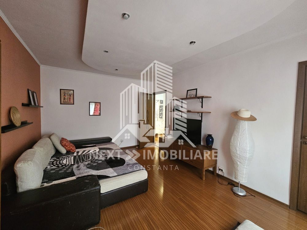 Apartament decomandat 3 camere de închiriat în Poarta 6