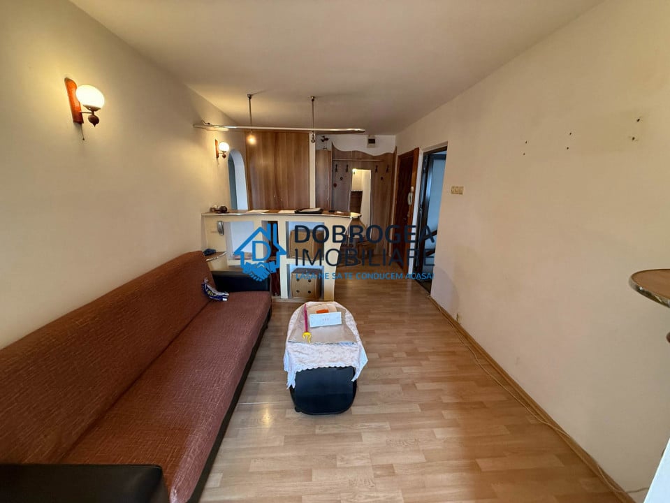 APARTAMENT 2 CAMERE DECOMANDAT, 52 MP.