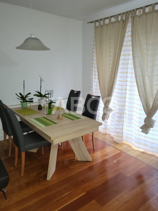 Apartament de inchiriat 3 camere parter balcon loc parcare zona Lupeni