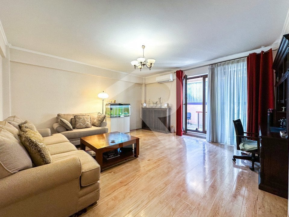 Metrou Jiului - apartament cu 3 camere și curte proprie + 2 parcări