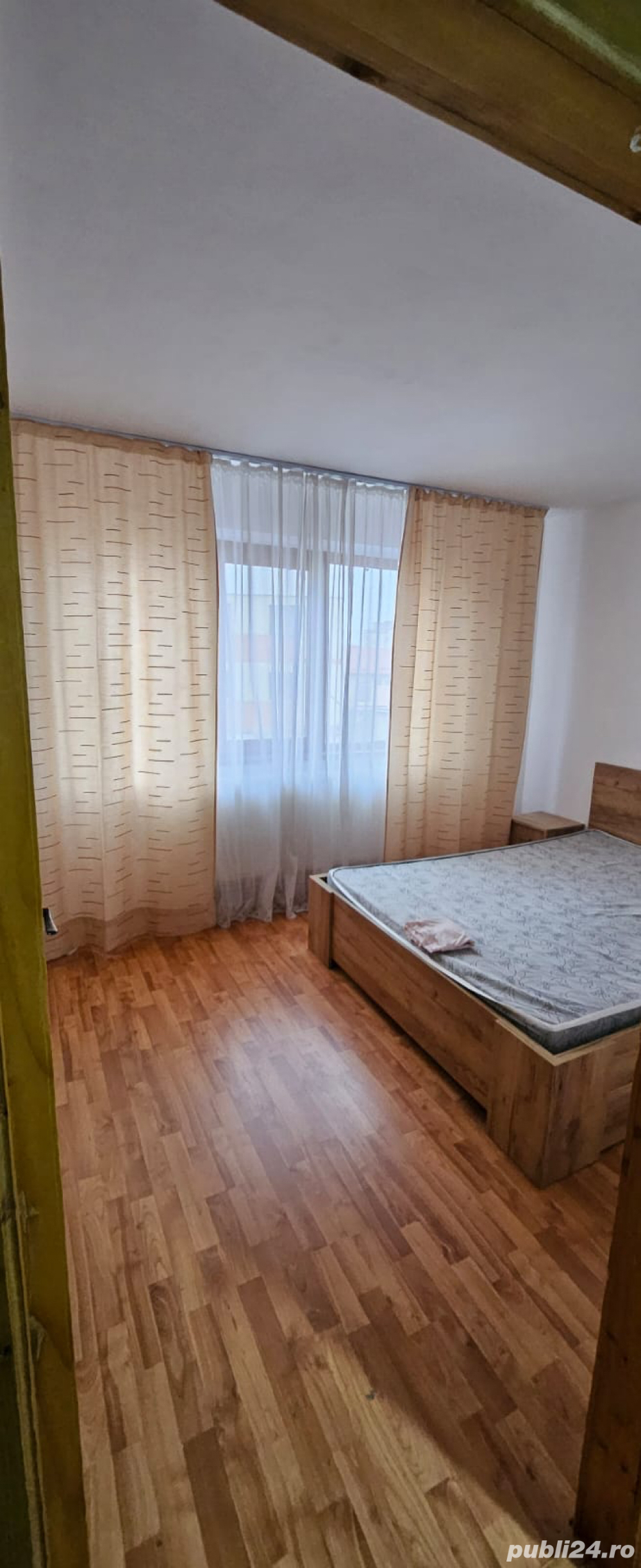 Vand apartament cu 3 camere 