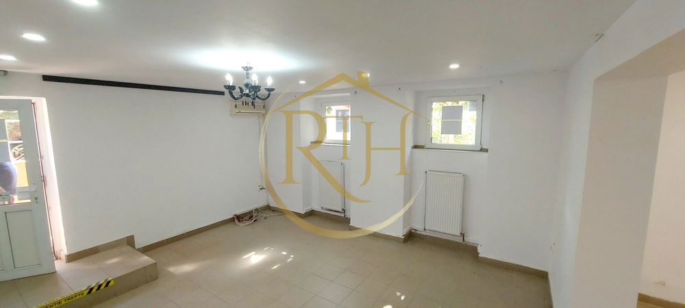 Închiriez spațiu comercial 4 camere–Zona Centrală – 77 mp utili.
