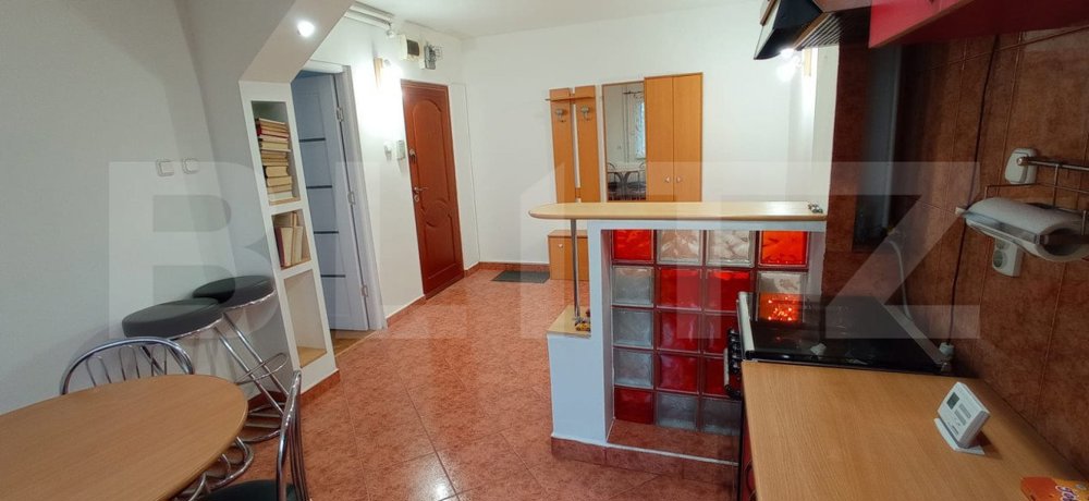 Apartament de inchiriat, cu 3 camere, 72 mp, zona Cornisa