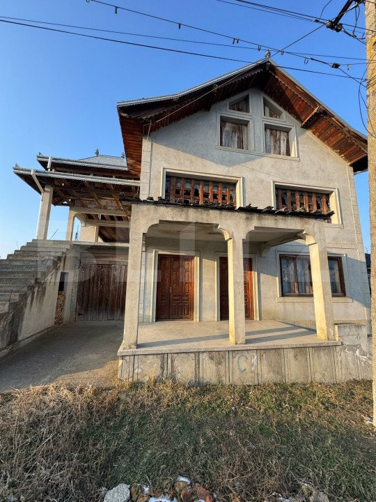 Casă individuală, 290 mp, P+M, 300 mp teren, zona Salcea