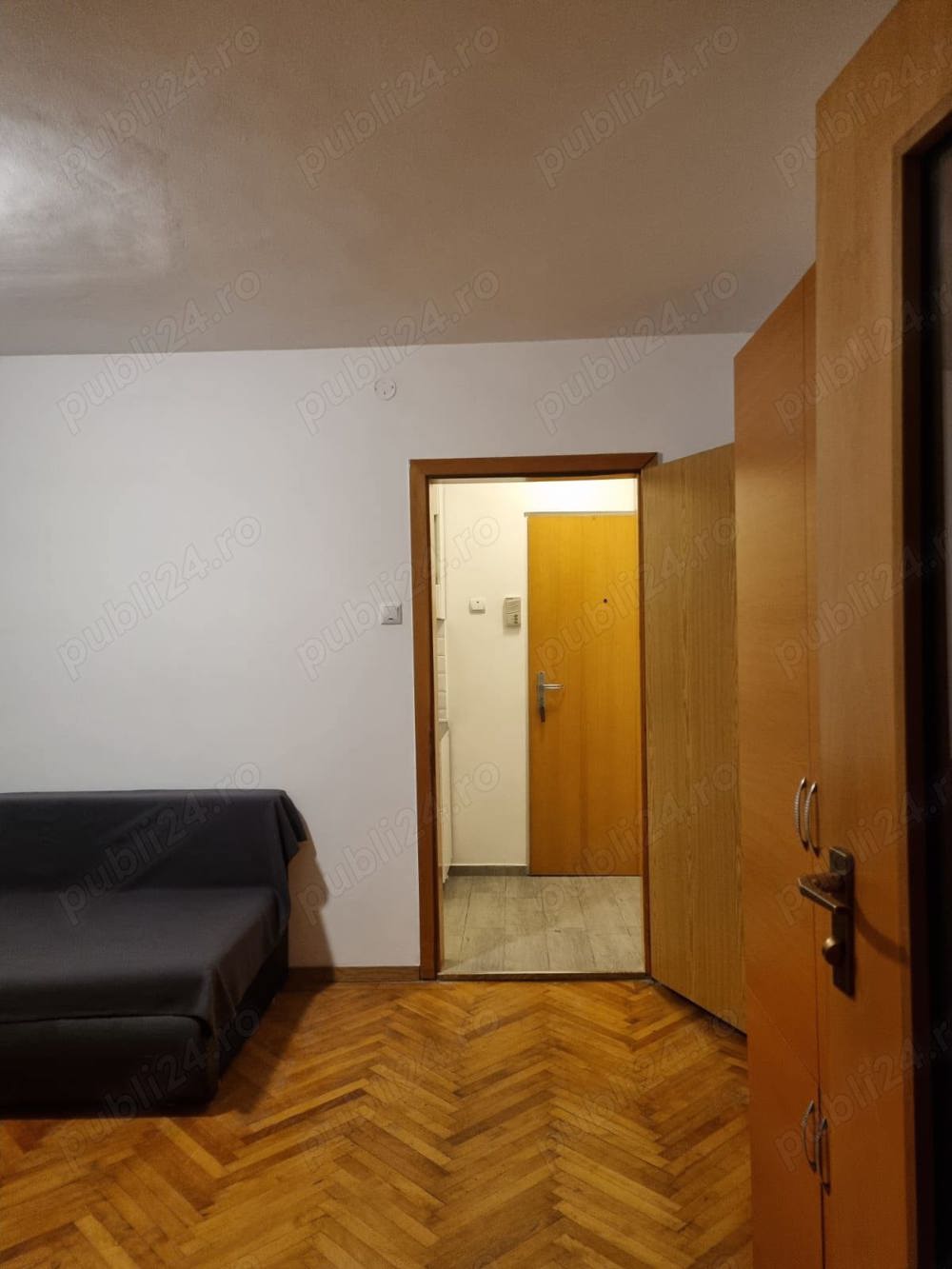 Închiriez apartament