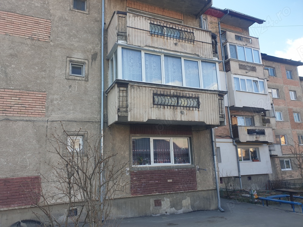 Vand apartament doua camere