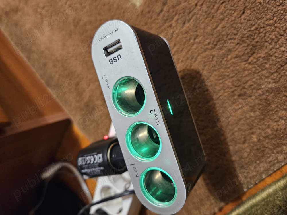 ADAPTOR brichetă auto  3 porturi