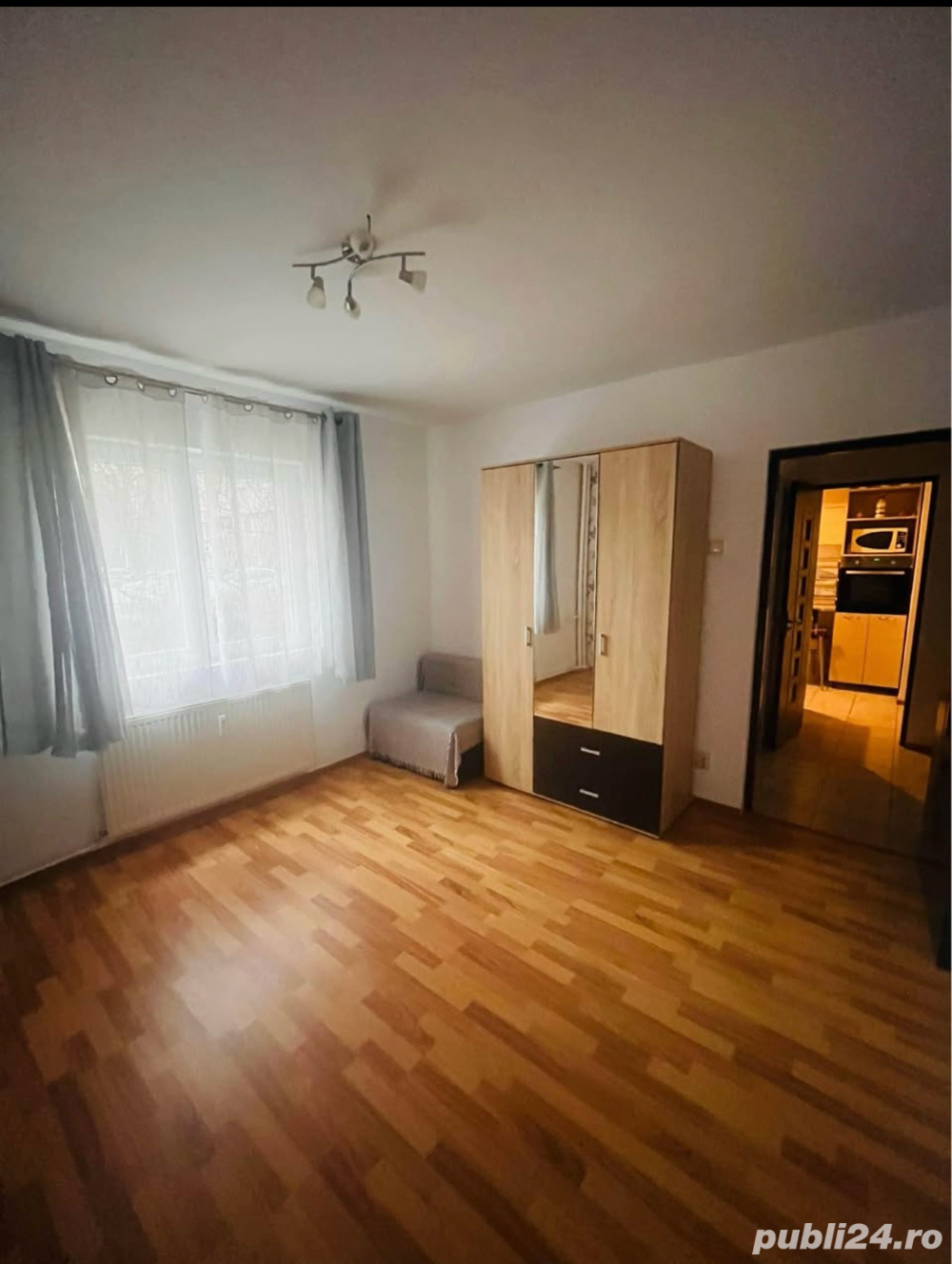 vând apartament cu 2 camere