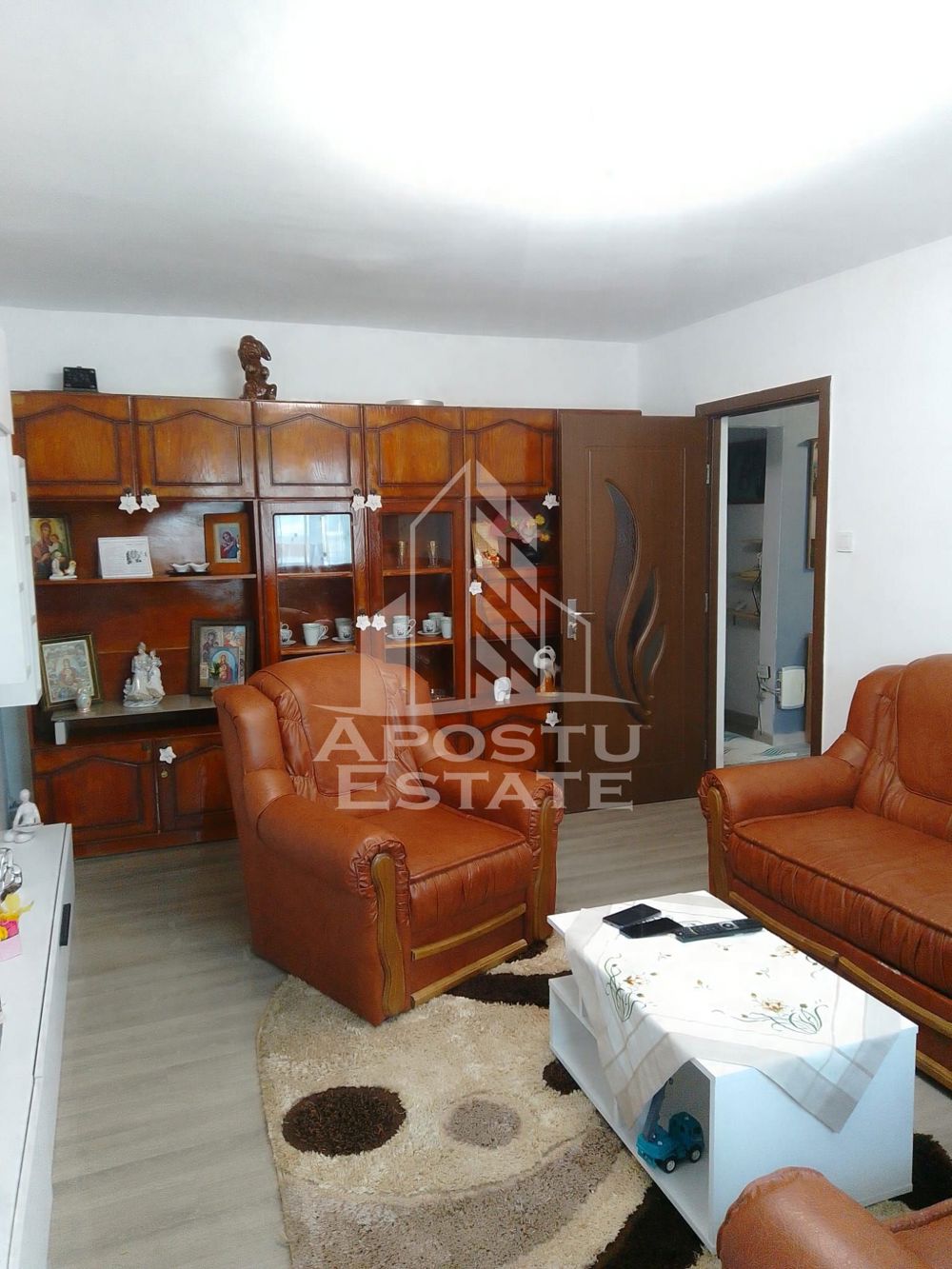 Apartament 3 camere si centrala proprie, in zona Lipovei