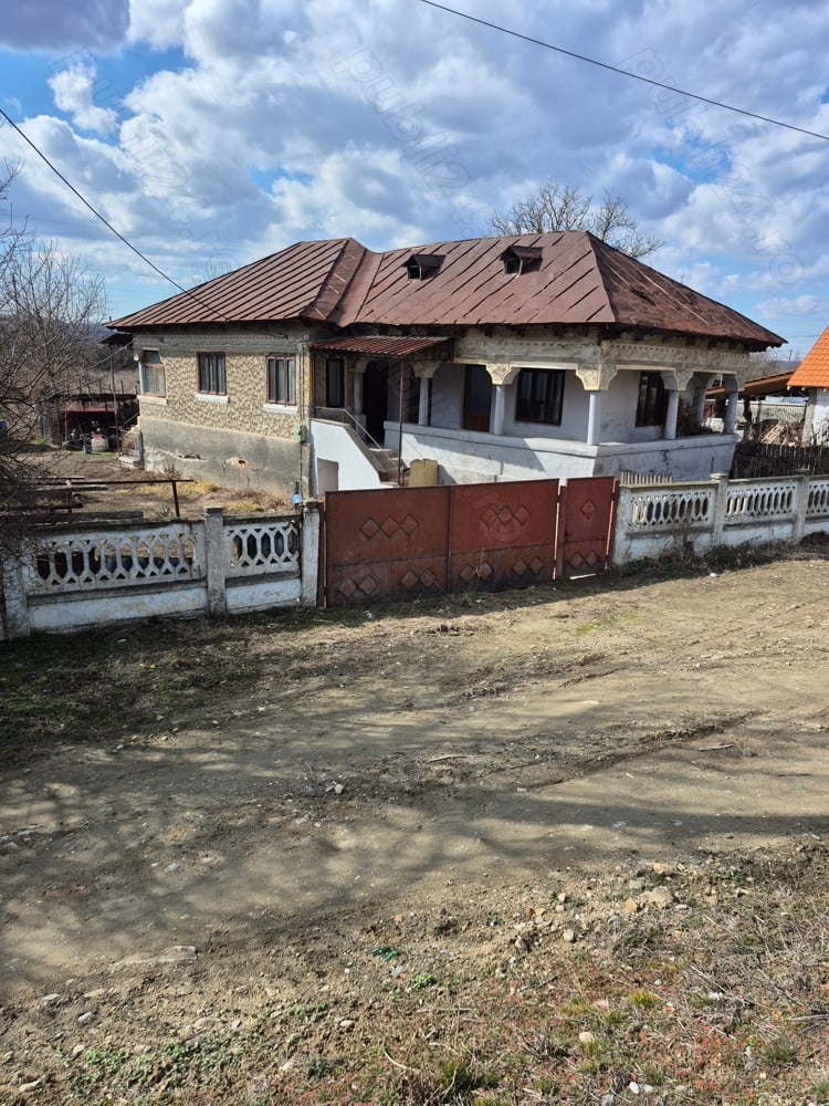 Vând casa în loc Plopsoru, jud.Gorj