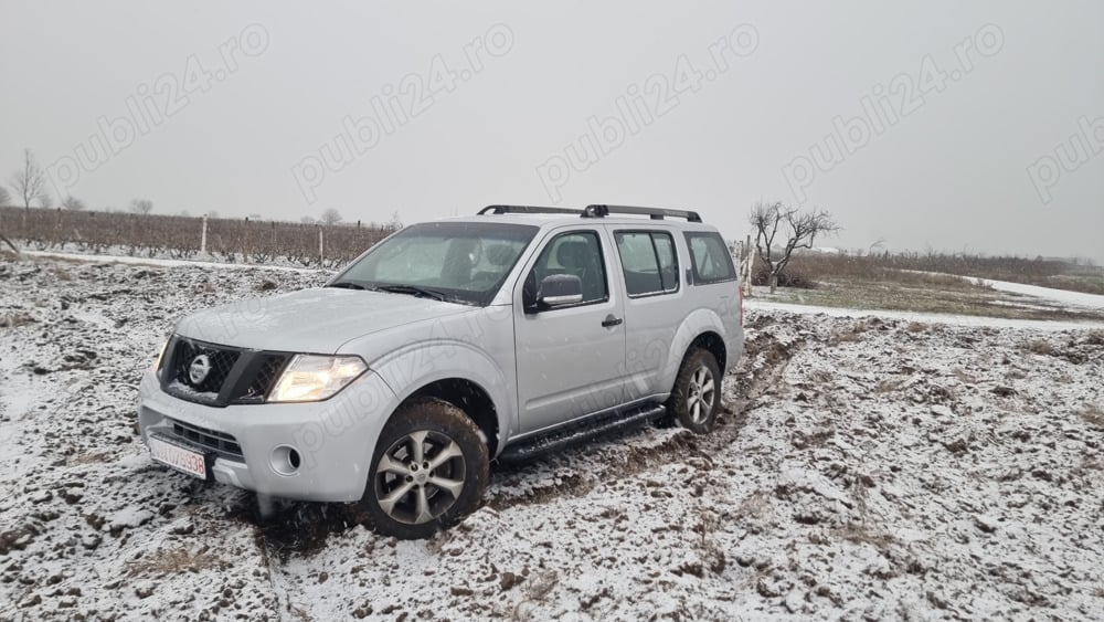 Nissan Pathfinder 2012 2.5 Diesel 4x4 7 locuri