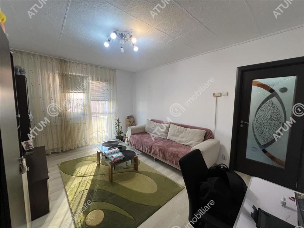 Apartamnet de 2 camere cu balcon si pivnita zona Vasile Aaron