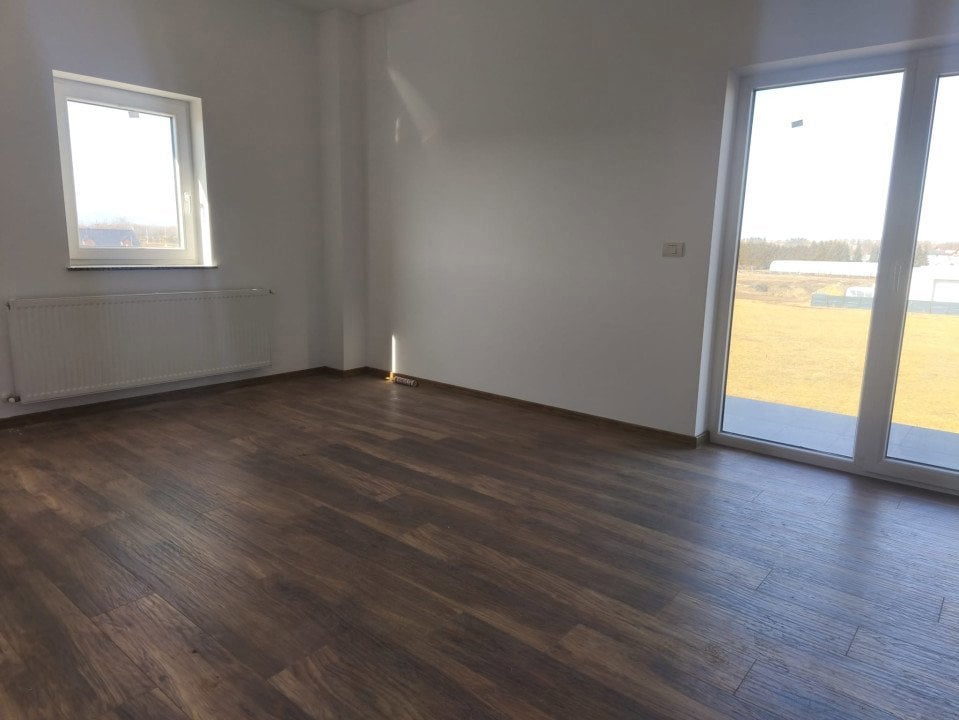 Apartament 3 camere, 80mp, etaj intermediar, bloc nou, Radauti