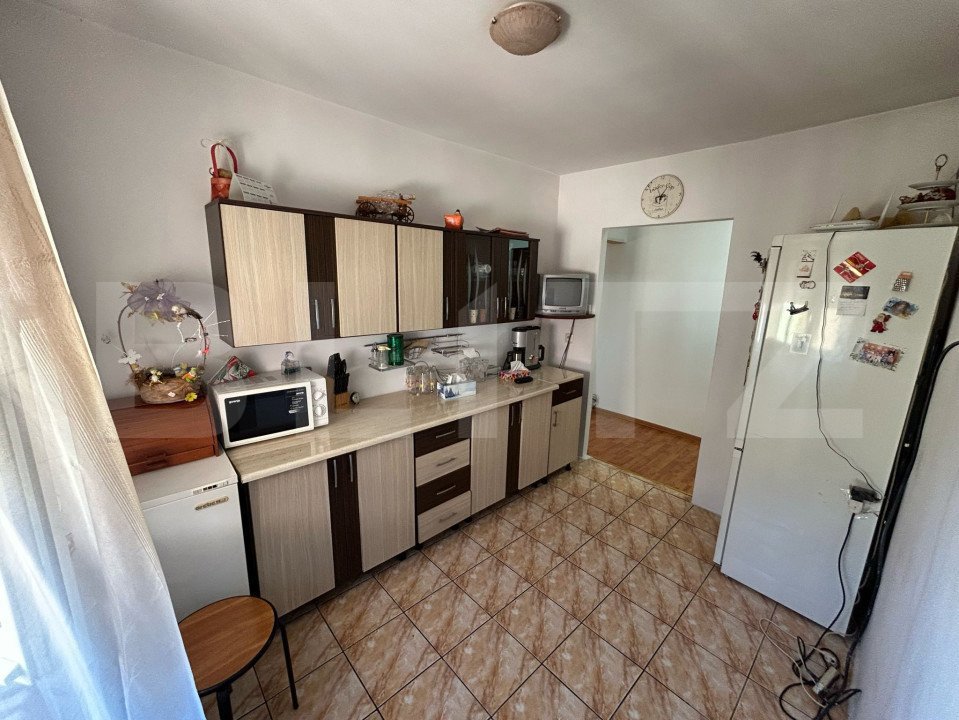 Apartament decomandat cu 3 camere, 70 mp, zona Cetate
