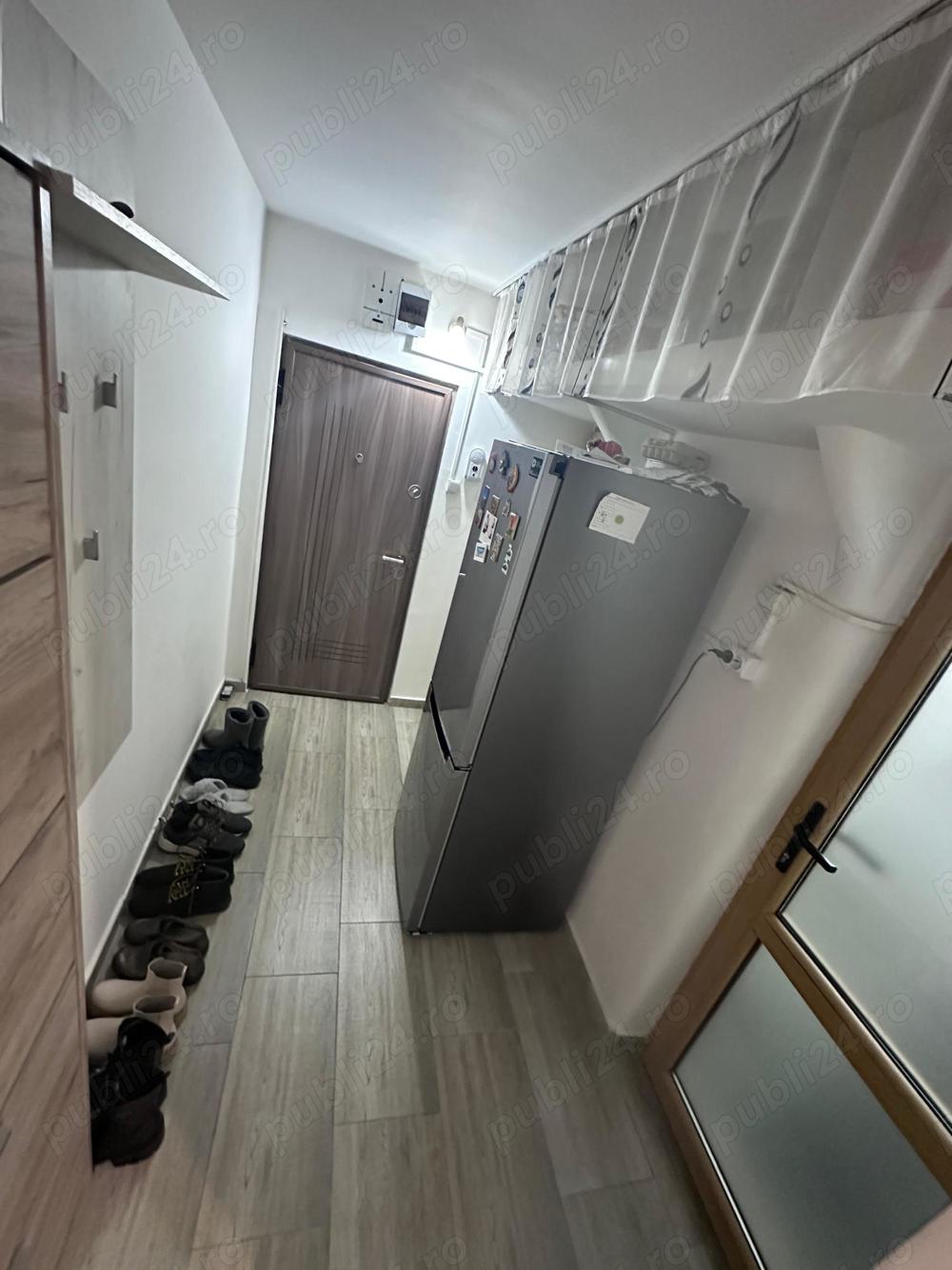 Închiriez apartament cu 3 camere!