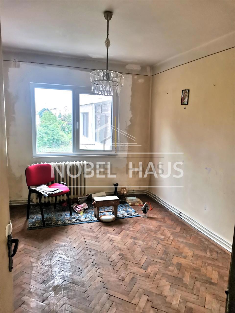 Apartament 4 camere, etajul 2, zona Cinema Victoria, str Comuna din Paris