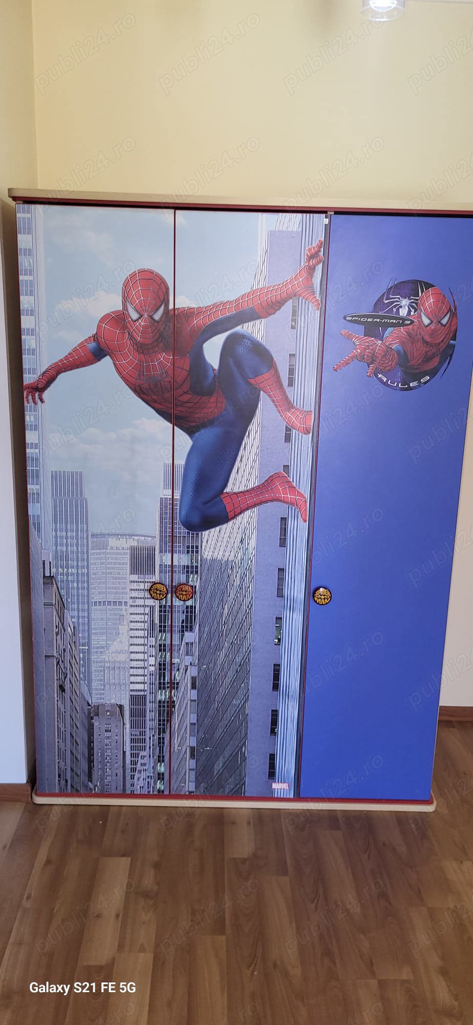 Vand mobilier camera copil.