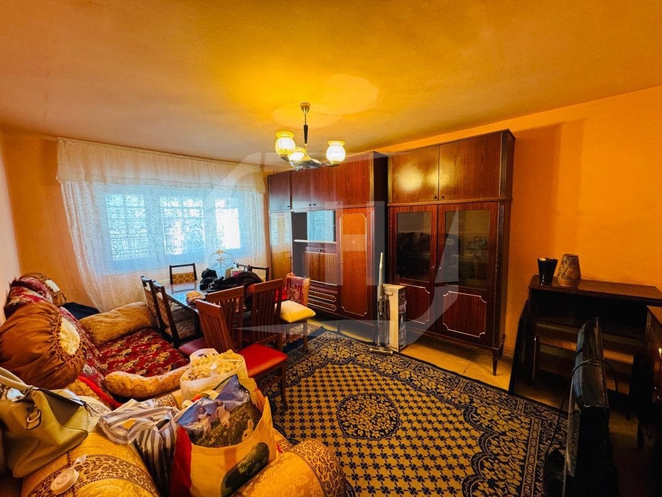 Apartament cu 4 camere, etaj 2, zona Primaverii