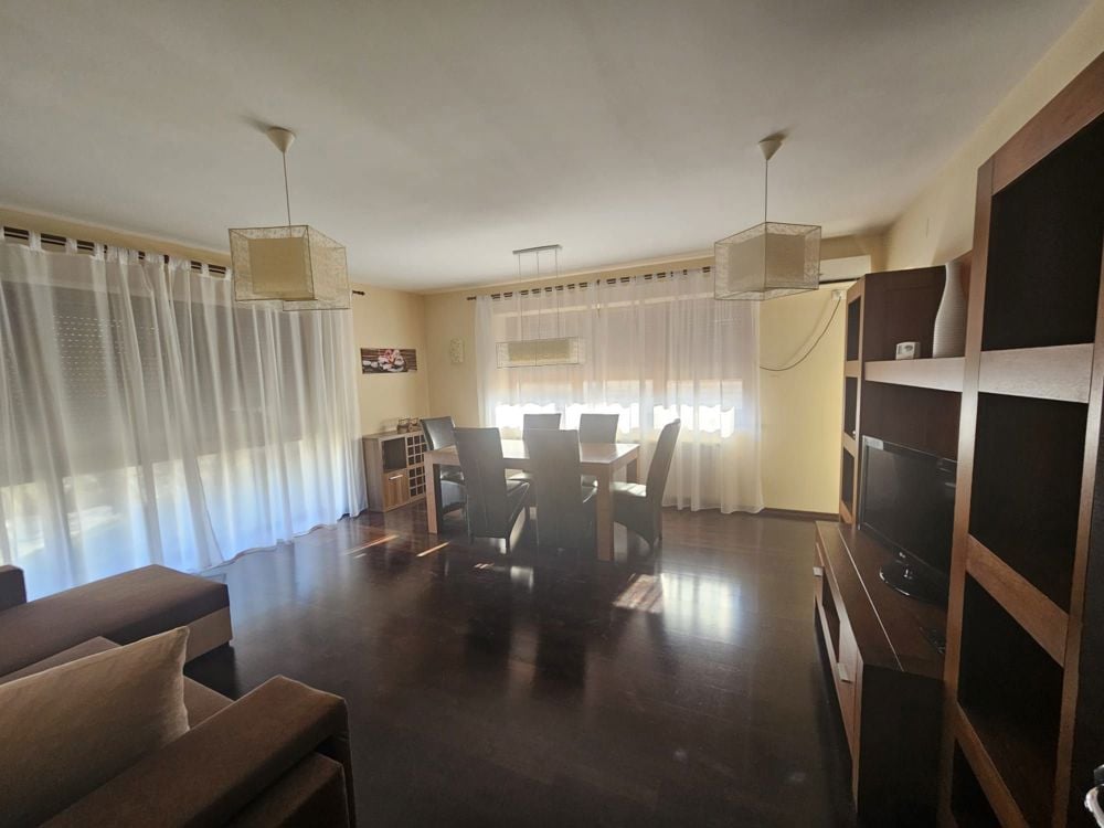 Inchiriere apartament bloc nou cu garaj, centru Pitesti