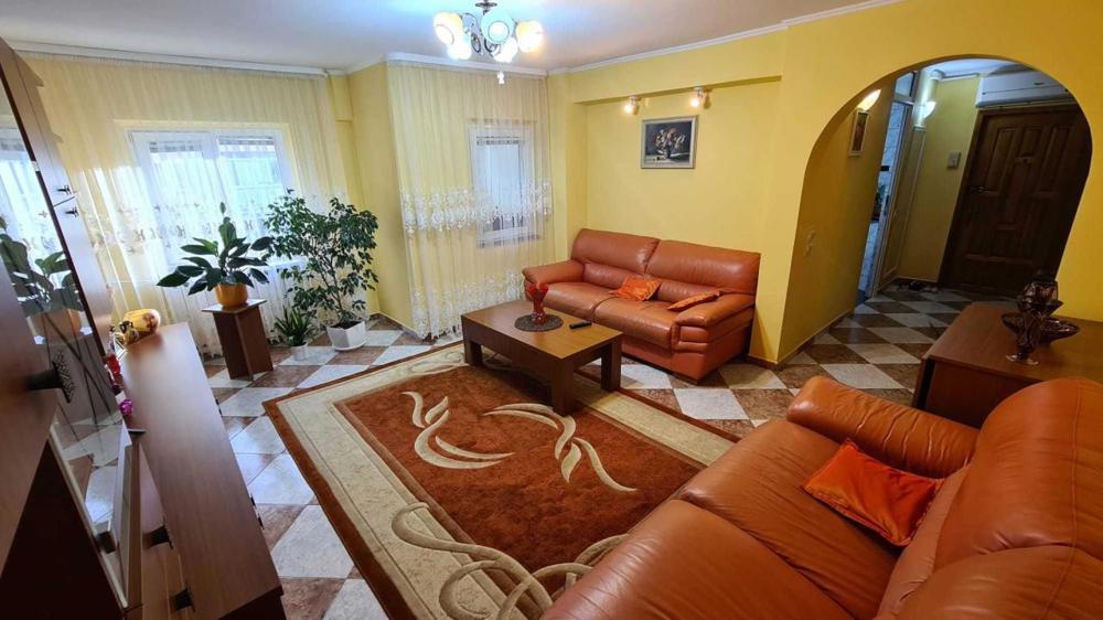 Apartament 3 camere decomandat, zona Rahova