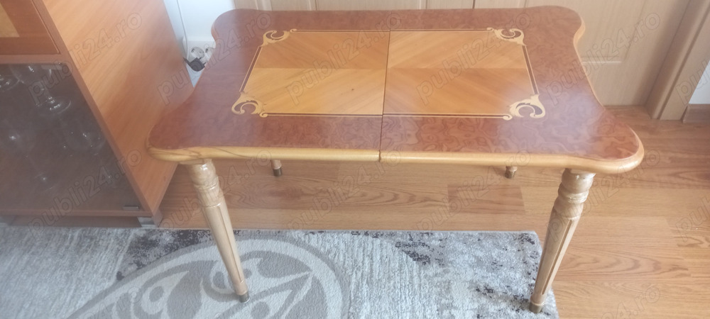 Vind obiecte de mobilier .