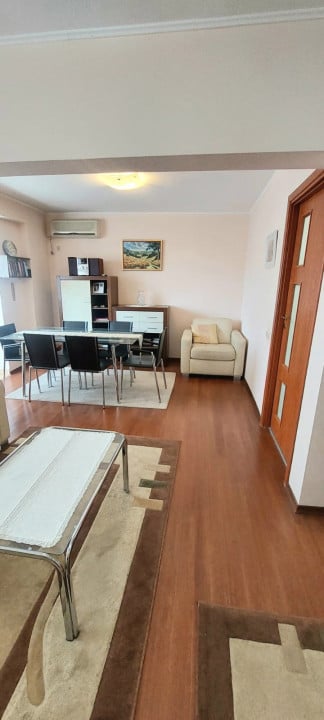 Apartament cu 3 camere, transformate in 2 camere, Lacul Tei