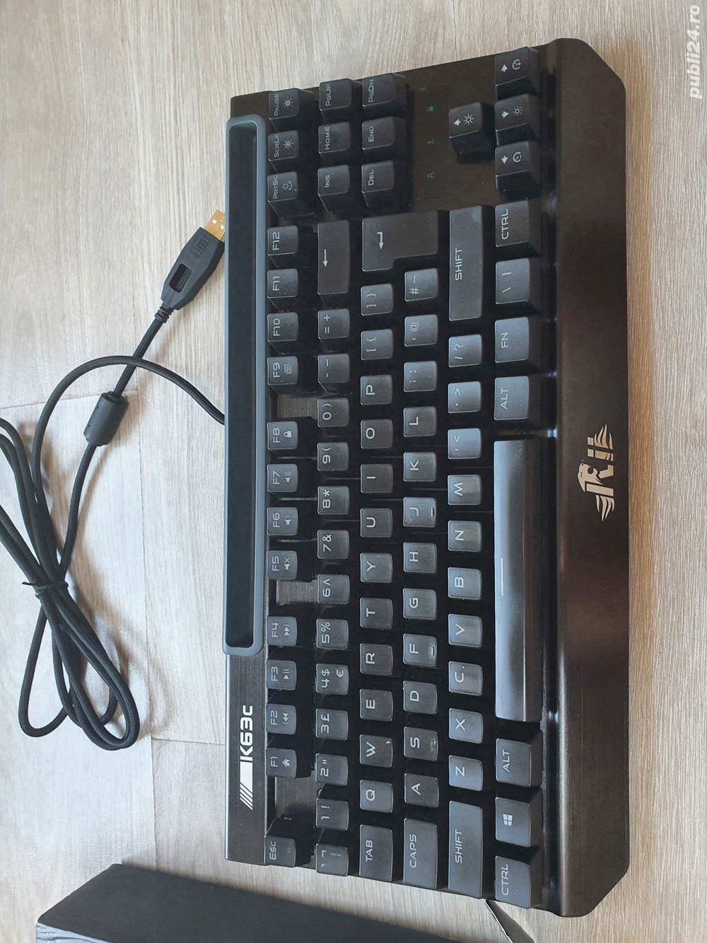 Tastatura mecanica RII K63c iluminata rosu in perfecta stare,din metal