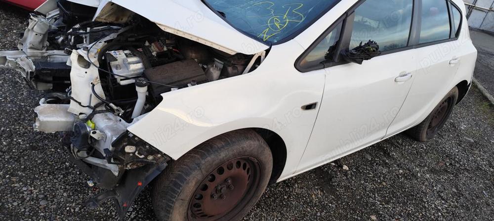 Dezmembrez / dezmembrari piese auto Opel Astra J hatchback  an 2014 motor A14XER 