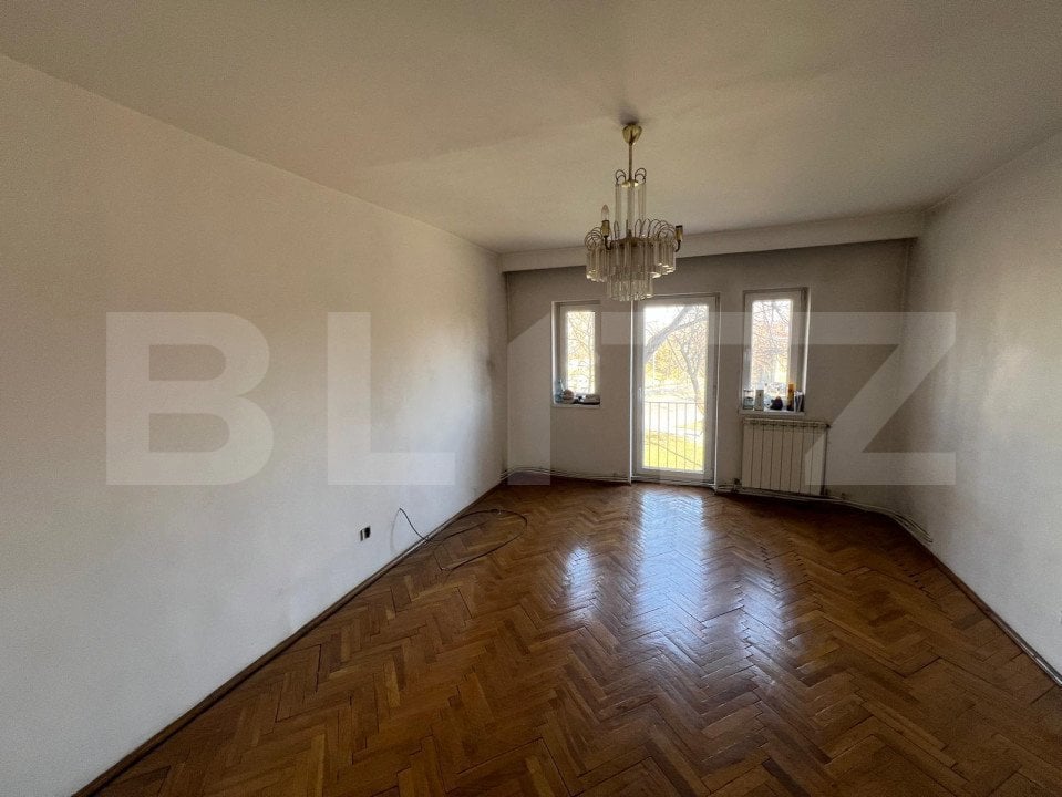 Apartament cu 5 camere, etaj 1, 112 mp, zona liceului Economic