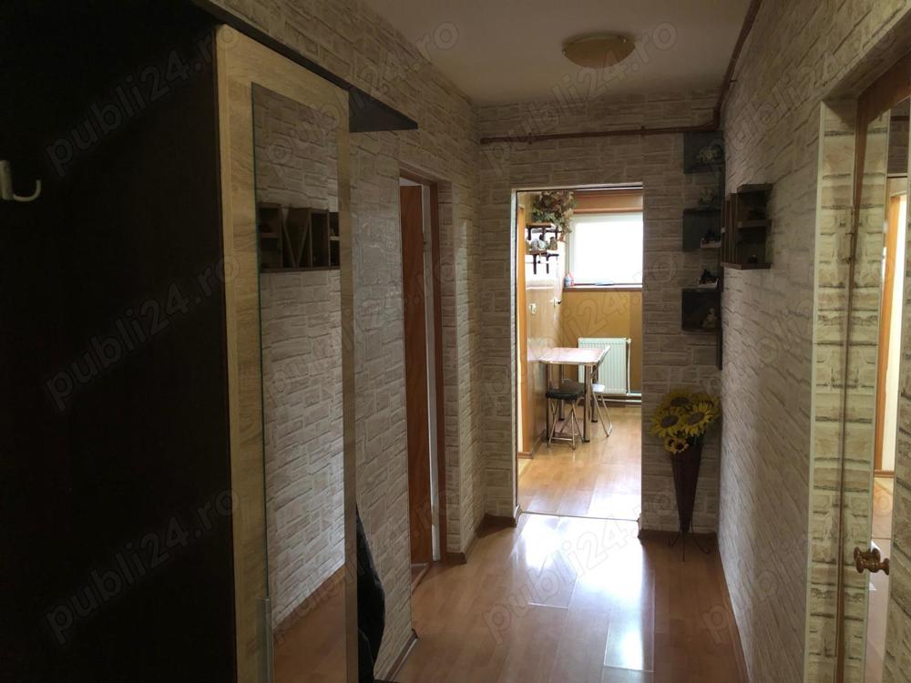 Vand Inchiriez apartament doua camere Petrosani zona centrala