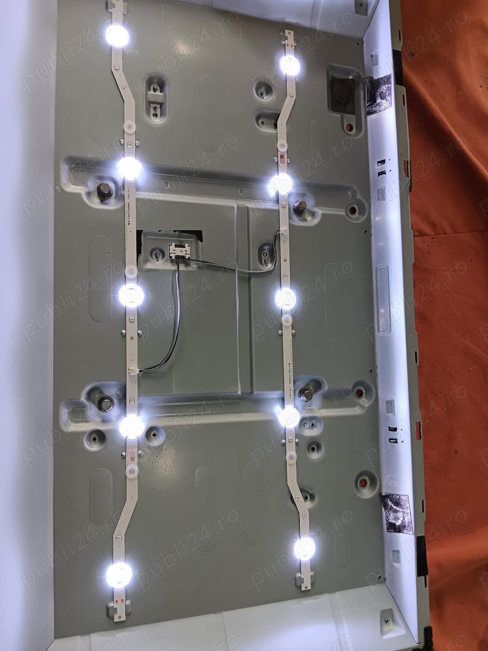 Dezmembrez tv Samsung ue32j4500